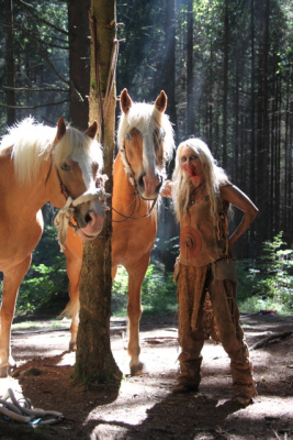 Doro bei den Dreharbeiten zu "Anuk"