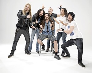 DRAGONFORCE stellen ihren neuen Drummer vor